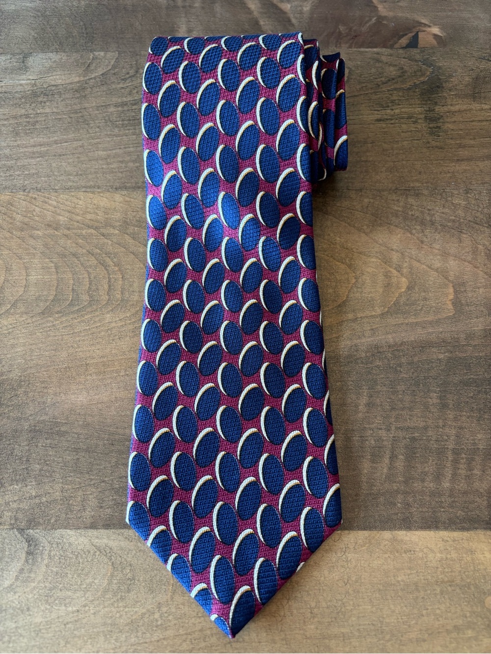 Saks Fifth Avenue Men’s 100% Silk Made in USA Navy and Maroon Oval Geometric Tie